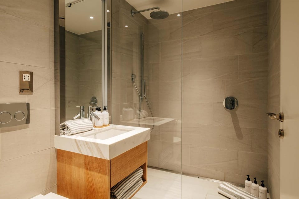 Luxury modern 2Bed-2Bath Apartment Apartment in London