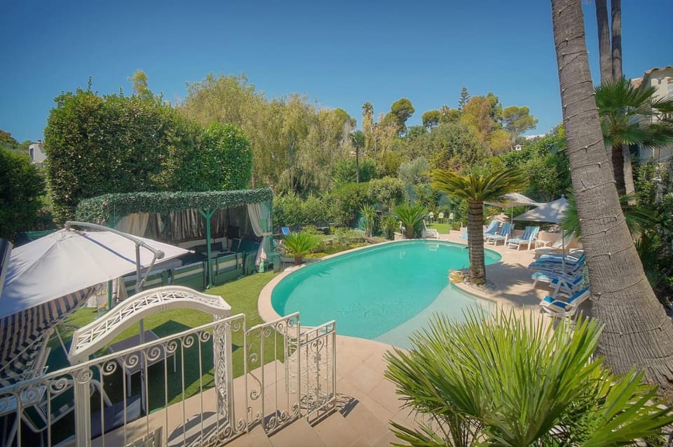 FRGK 'Luxury Villa Antibes Heated Pool, Spa & Ultra-Fast Wi-Fi' Villa in Antibes