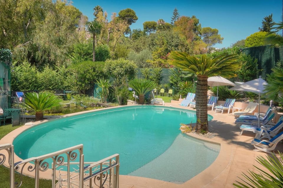 FRGK 'Luxury Villa Antibes Heated Pool, Spa & Ultra-Fast Wi-Fi' Villa in Antibes