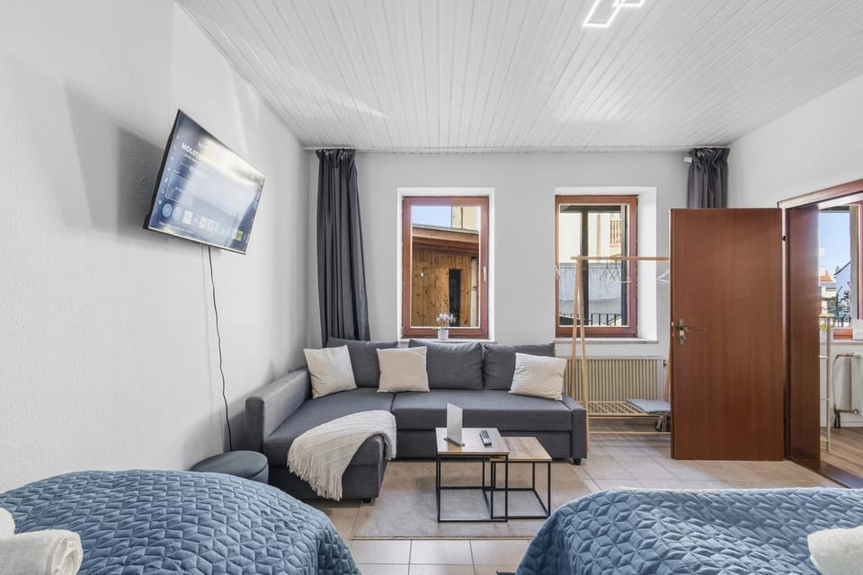 Bed, TV and multimedia, Living room, Photo of the whole room, Seating area