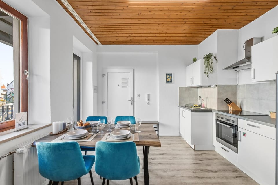 Kitchen or kitchenette, Dining area, oven, stove