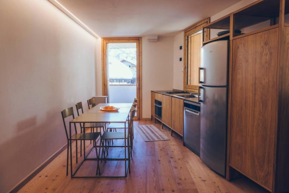 Kitchen or kitchenette, Dining area, dishwasher, oven, stove
