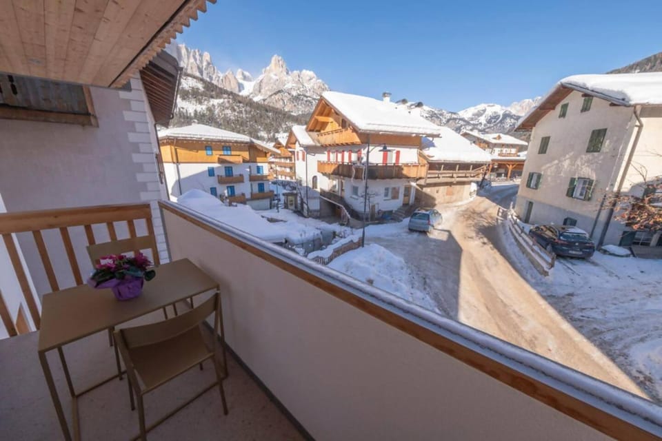 Balcony/Terrace, Mountain view