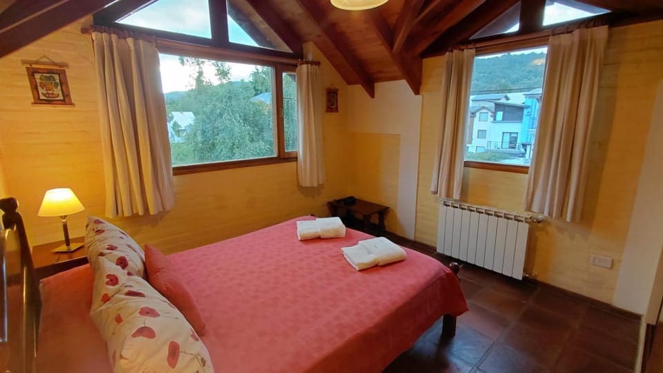 Bed, Photo of the whole room, Bedroom, internet, towels