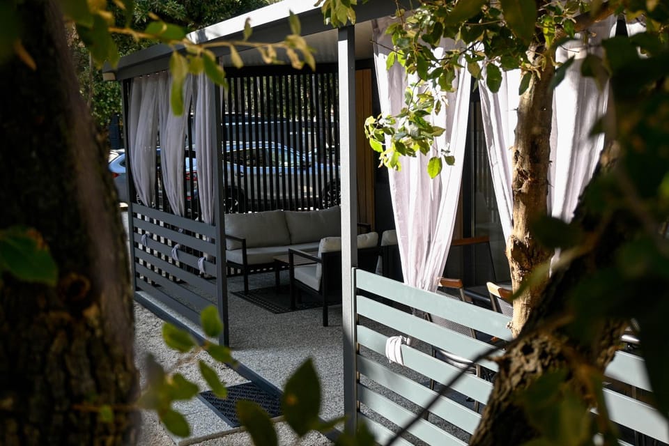 Day, Balcony/Terrace, Parking