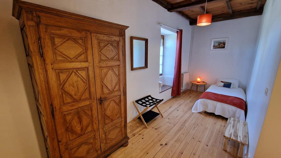 Bed, Photo of the whole room, Bedroom, wardrobe