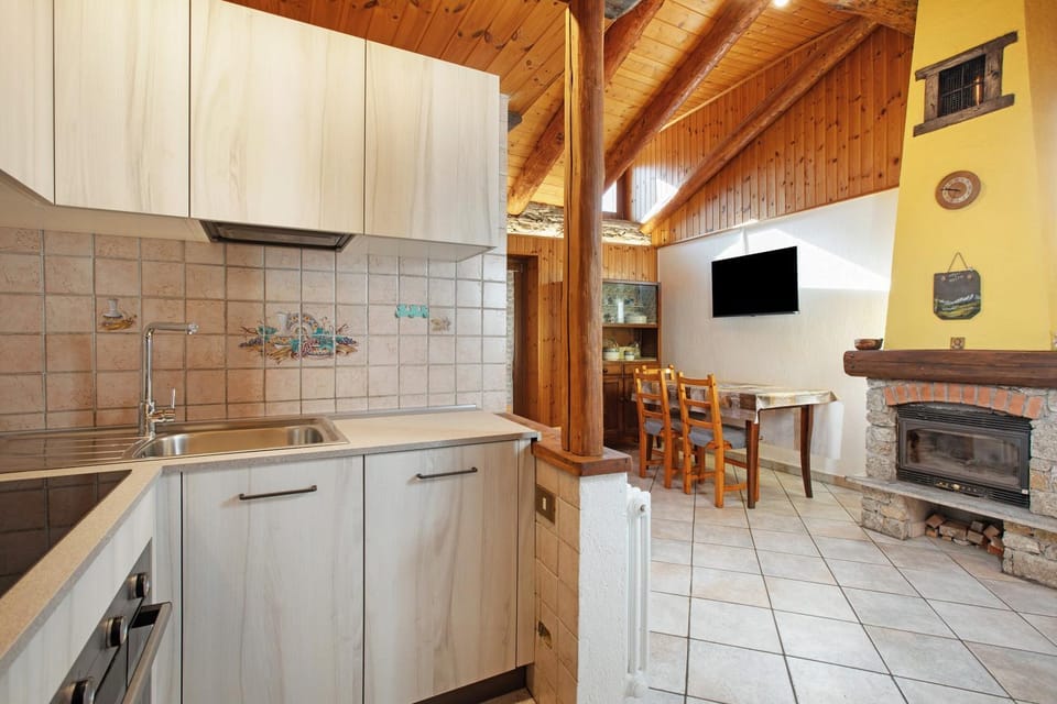 Kitchen or kitchenette, Living room