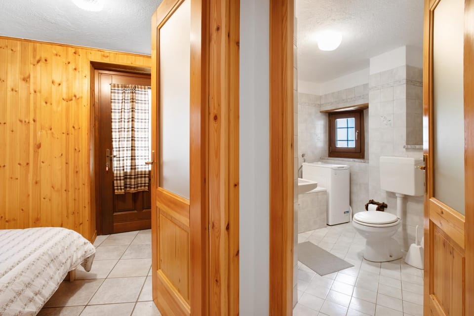 Bathroom, Living room