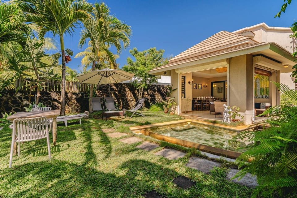 Property building, Patio, Garden, Swimming pool