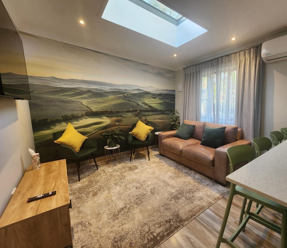 TV and multimedia, Living room, Seating area, air conditioner