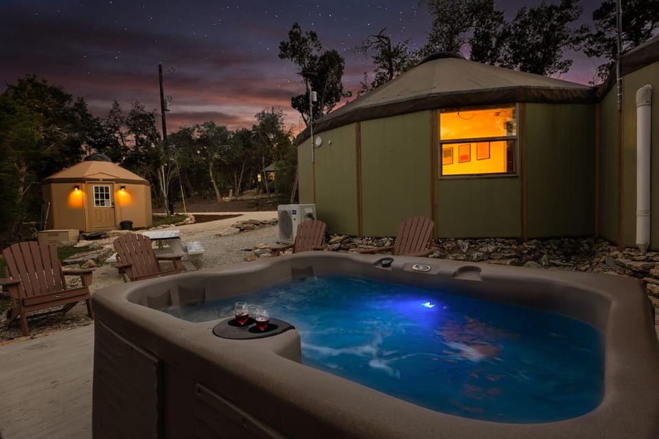 Canyon Family Yurt Cabin - Hot Tub Loft Full Kitchen & Bath Cabin in Canyon Lake