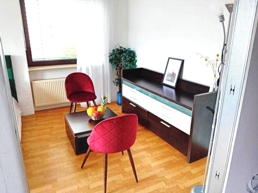 Wood Is Good! Kelkheim Central 24 7 Check In Apartment in Rhineland-Palatinate