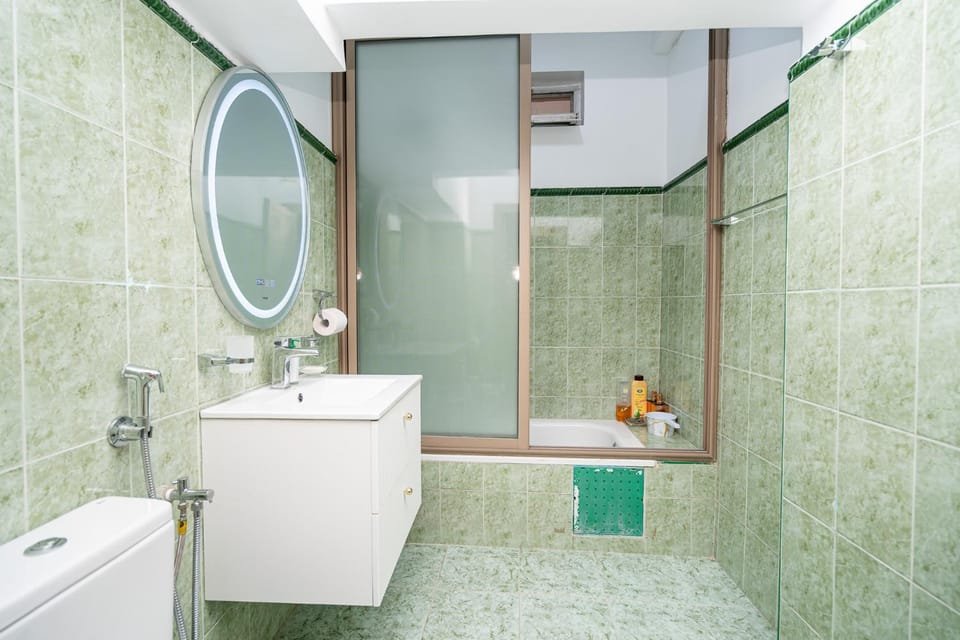 Bathroom, towels