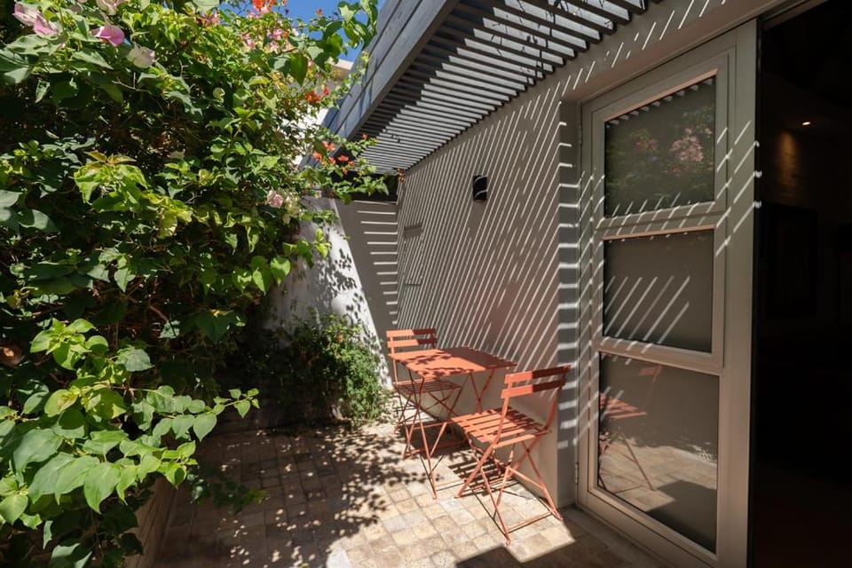 Property building, Patio, Garden, Balcony/Terrace, Garden view
