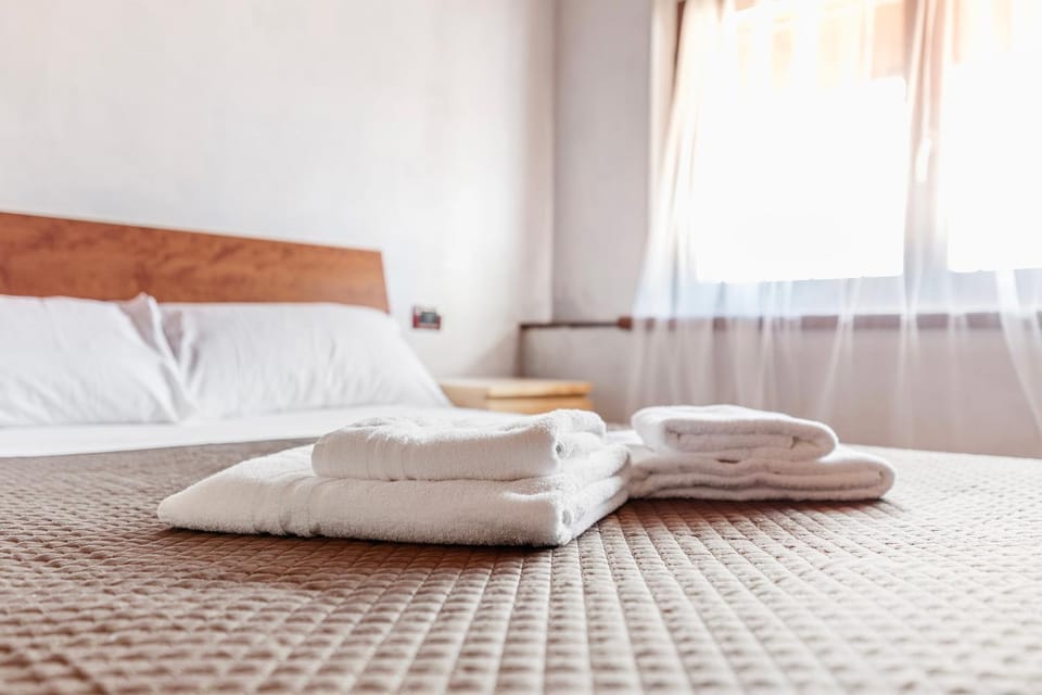 Bedroom, towels