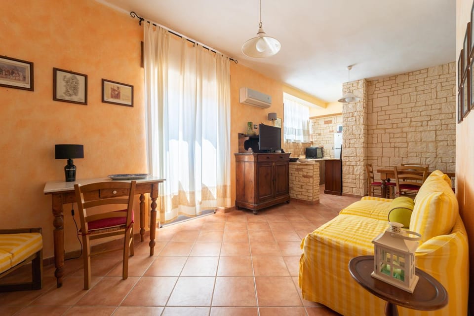 TV and multimedia, Kitchen or kitchenette, Living room, Photo of the whole room, Seating area