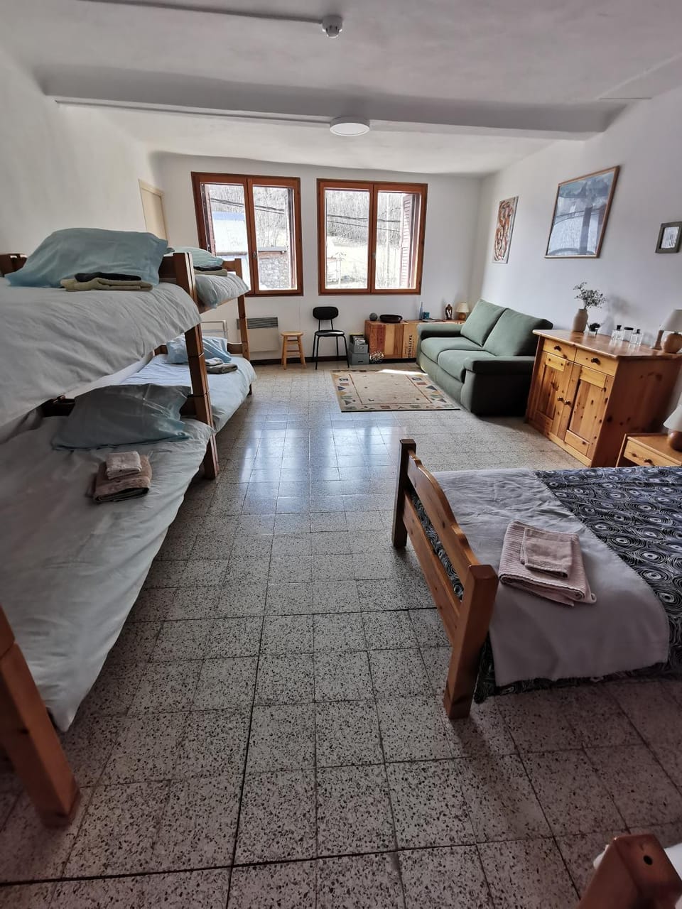 Bed, Living room, Photo of the whole room, Seating area, Bedroom, Family, towels