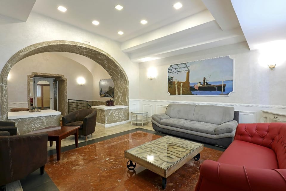 Communal lounge/ TV room