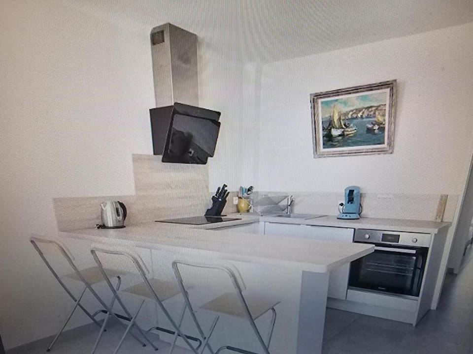 Appartement T4, 6 pers, vue mer, 20 m plage Apartment in Le Lavandou