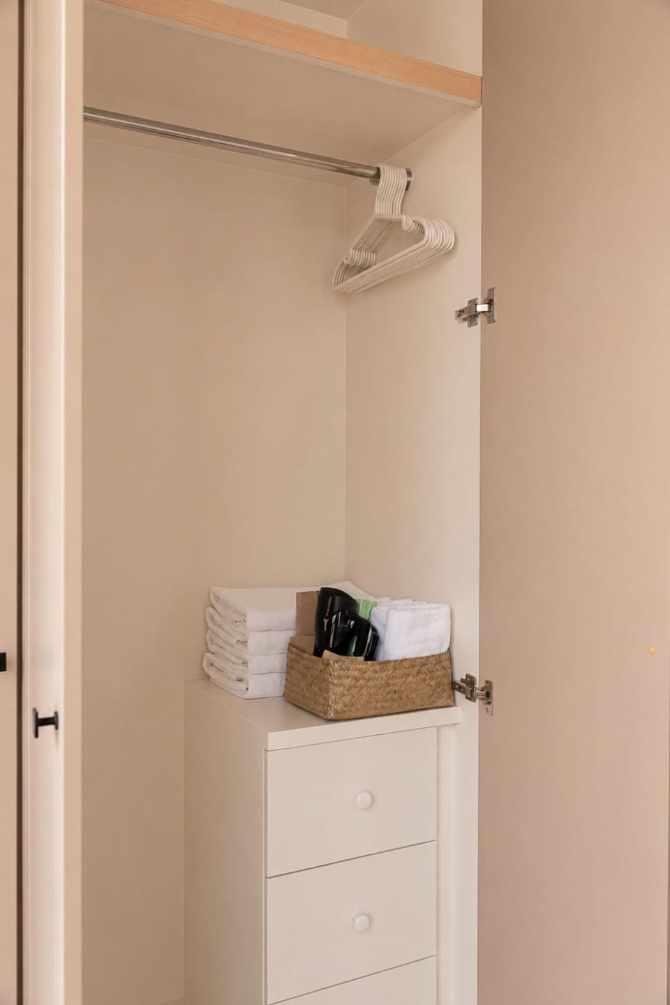 towels, wardrobe