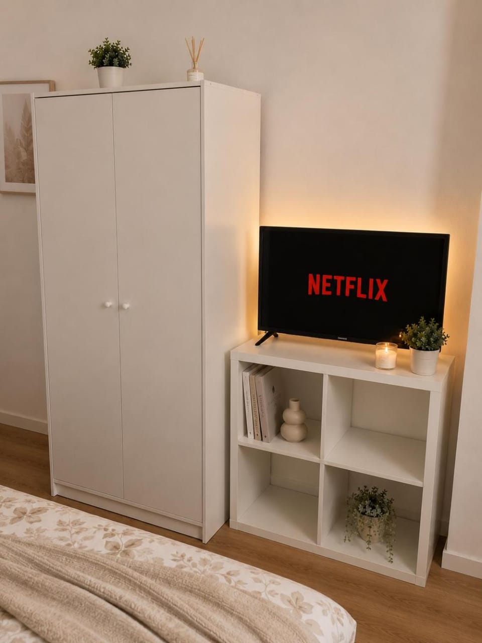 Bed, TV and multimedia, Bedroom, wardrobe