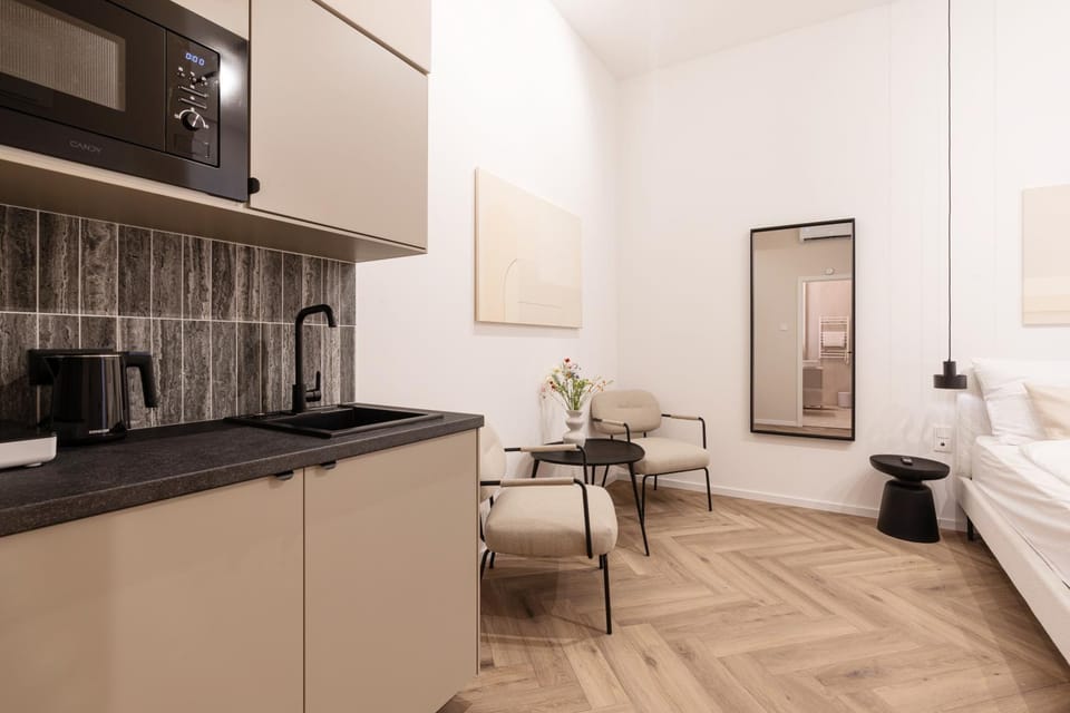 Coffee/tea facilities, Kitchen or kitchenette, Photo of the whole room, Dining area