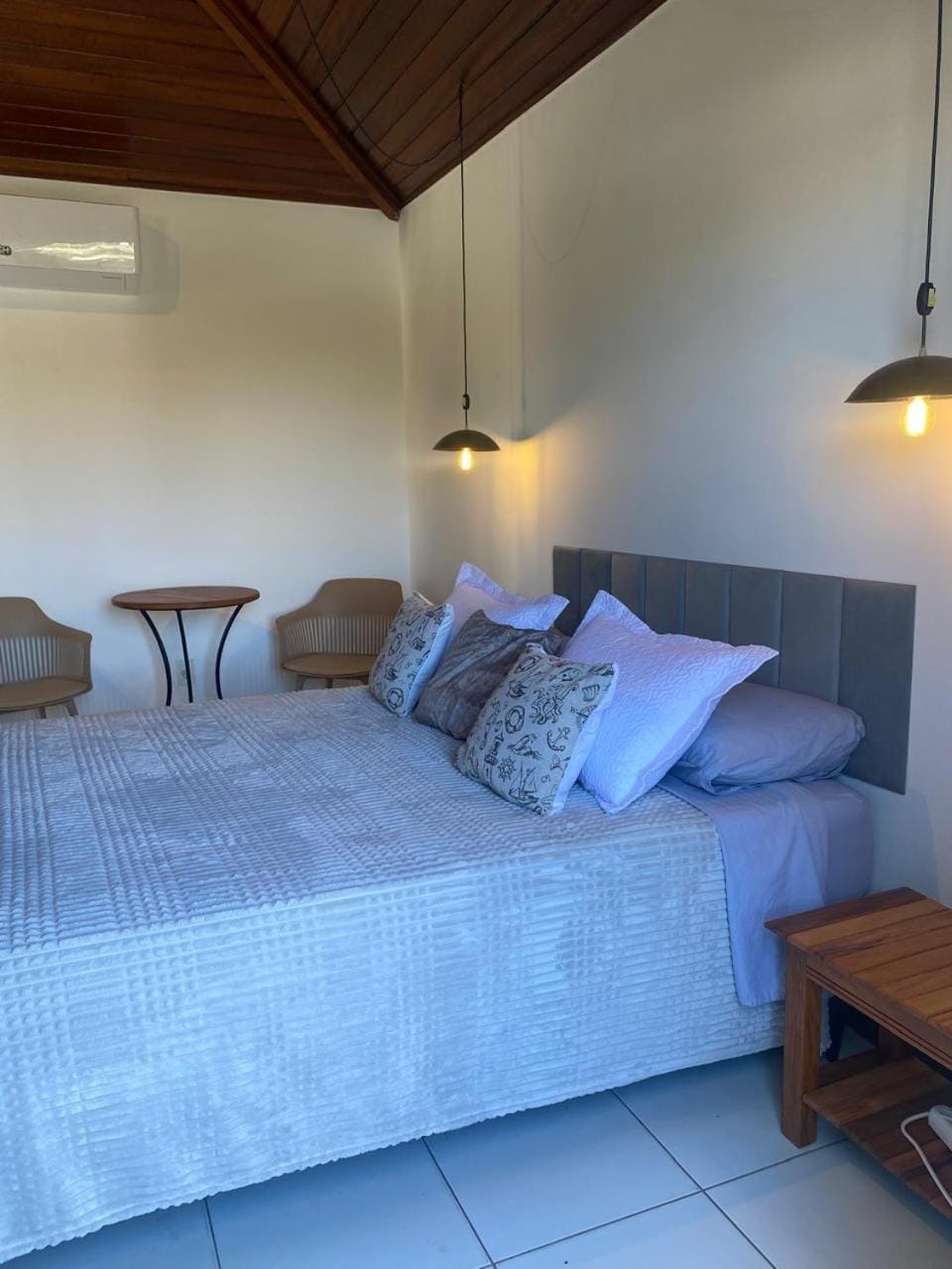 Bed, Bedroom, air conditioner