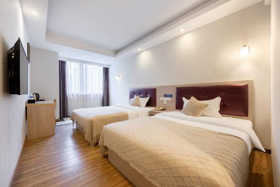 Huayi Hotel Hotel in Shanghai