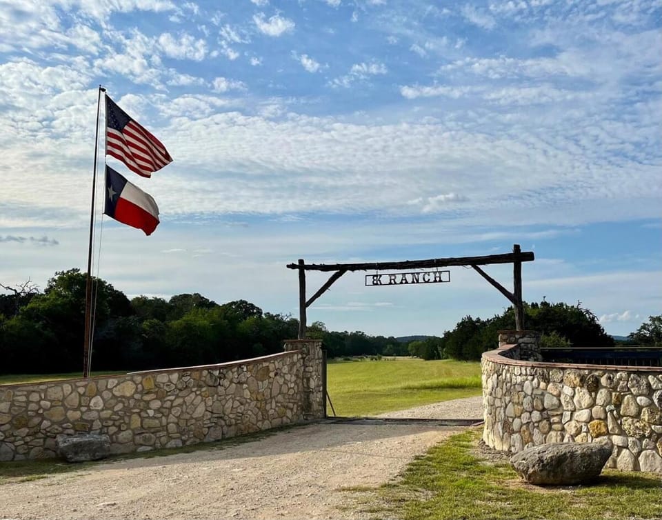 Private cabin on 100 scenic acres with balcony views Cabin in Pipe Creek