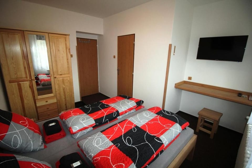 Property building, Bed, Photo of the whole room, Bedroom