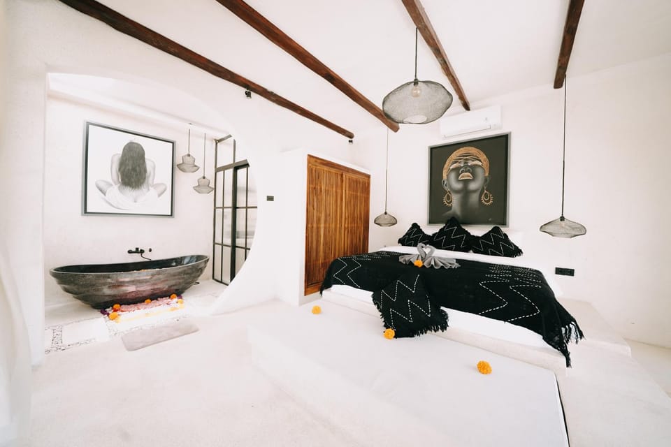 Bed, Bathroom, Photo of the whole room, Bedroom, towels