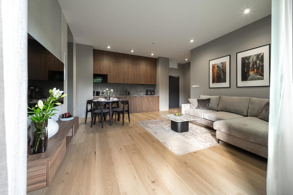 Kitchen or kitchenette, Living room, Seating area, Dining area