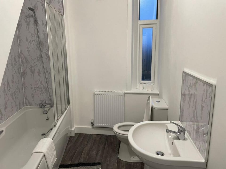 Modern Five Bed Long Stays and Contractors Welcome House in Burnley