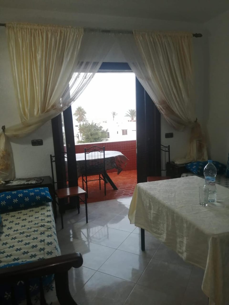 Bed, TV and multimedia, Living room, Photo of the whole room, Seating area
