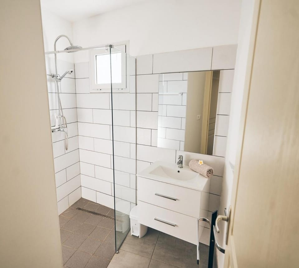 Shower, Bathroom, towels