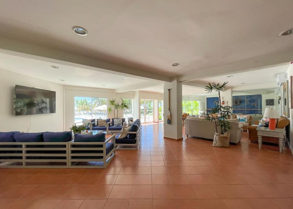TV and multimedia, Kitchen or kitchenette, Living room, Seating area
