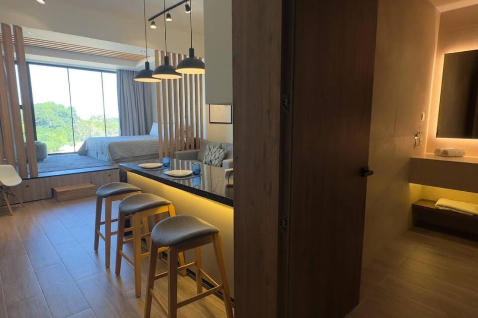 Kitchen or kitchenette, Living room, Seating area, Dining area
