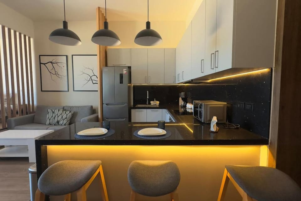 Kitchen or kitchenette, Living room, Seating area, Dining area, oven, pet friendly, stove