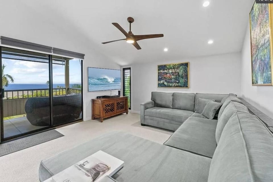 TV and multimedia, Living room, Seating area, Sea view