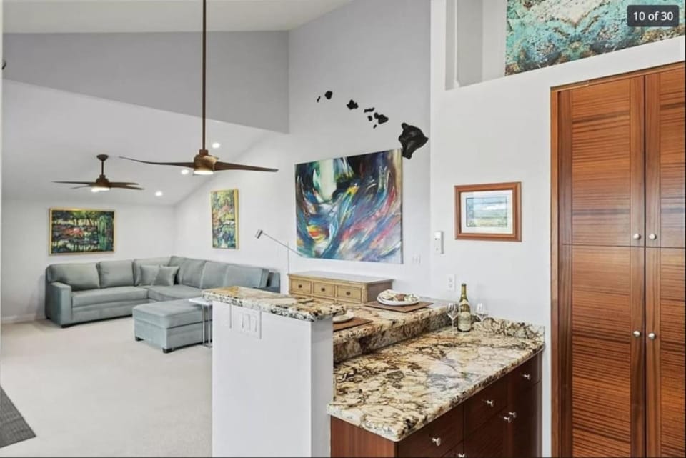 Kitchen or kitchenette, Living room, Seating area