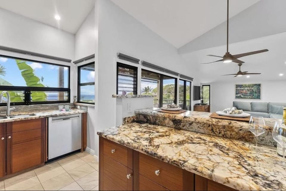 Kitchen or kitchenette, Sea view, dishwasher