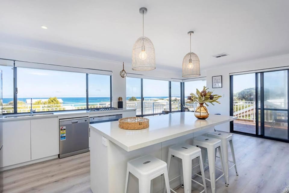 Wildwood, ocean views to the horizon House in Ledge Point