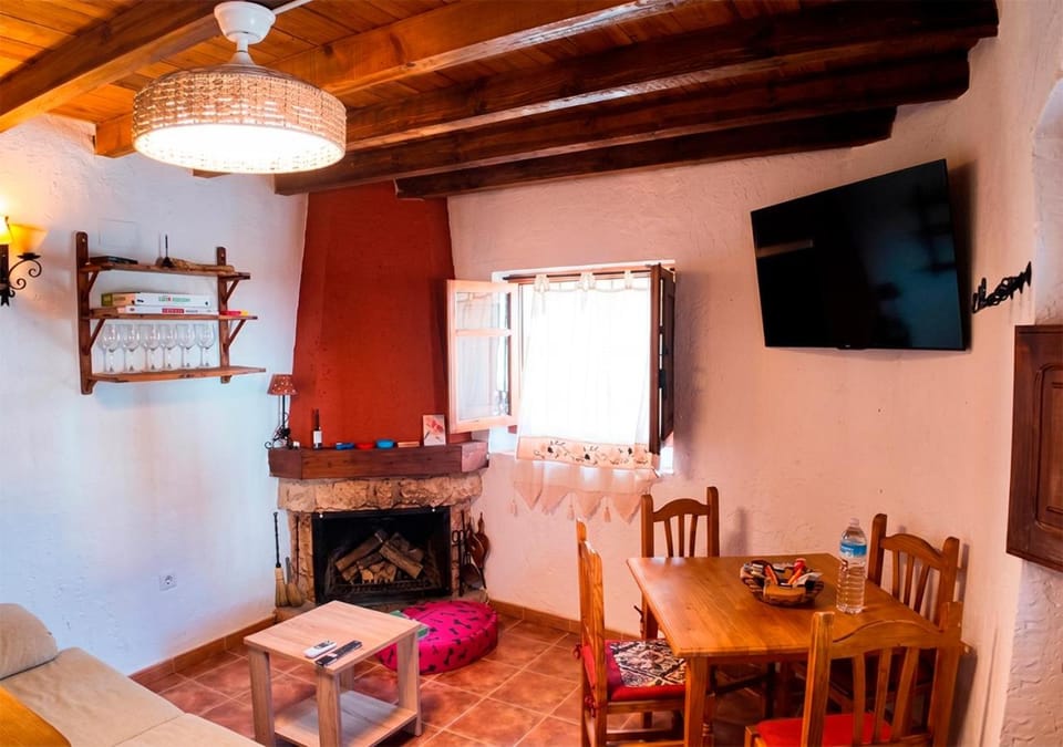 Living room, Seating area, Dining area, Evening entertainment, fireplace, fireplace, flat iron