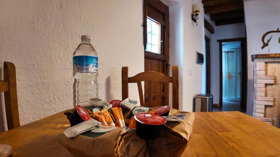 Living room, Food and drinks, Seating area, Dining area, Food, Breakfast, Continental breakfast, Drinks