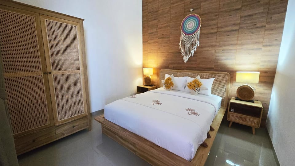 Bed, Photo of the whole room, Bedroom, towels, wardrobe