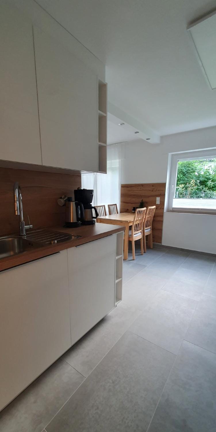 Coffee/tea facilities, Kitchen or kitchenette, Dining area