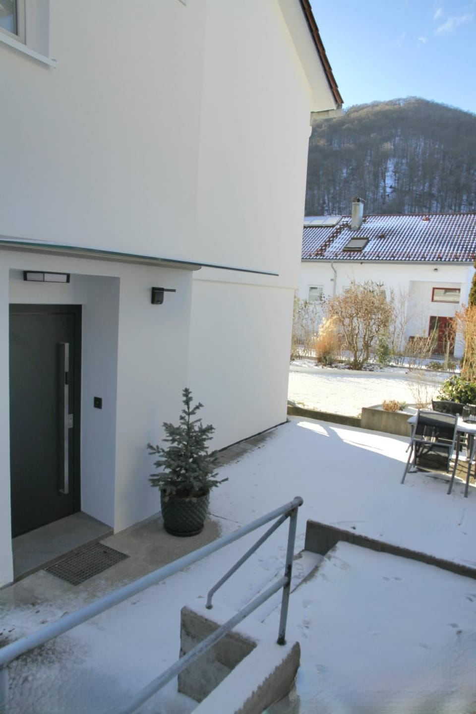 Property building, Winter, Balcony/Terrace