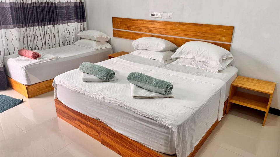 Bed, Bedroom, towels