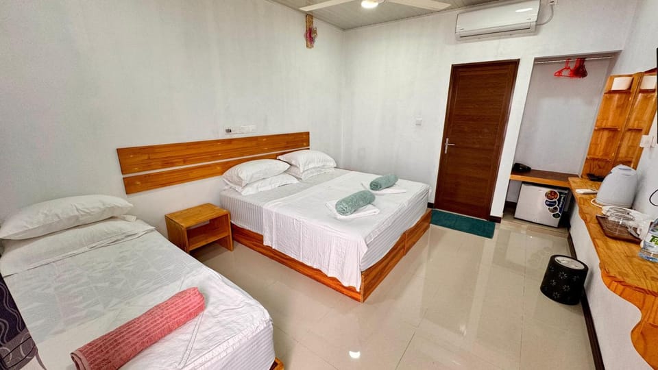 Bed, TV and multimedia, Bedroom, towels, air conditioner