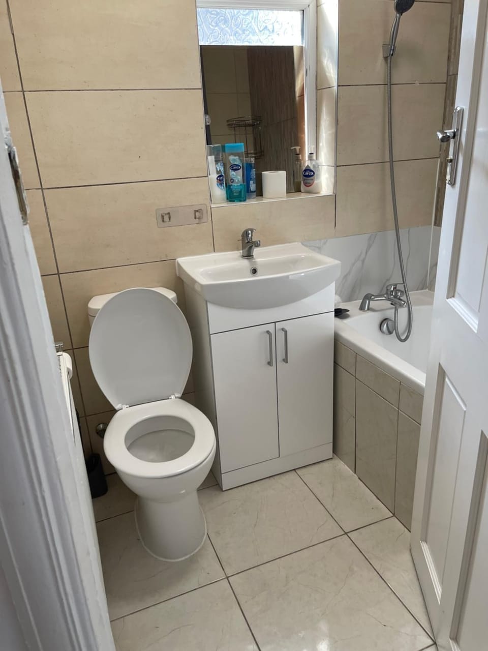 Shower, Toilet, Bath, towels
